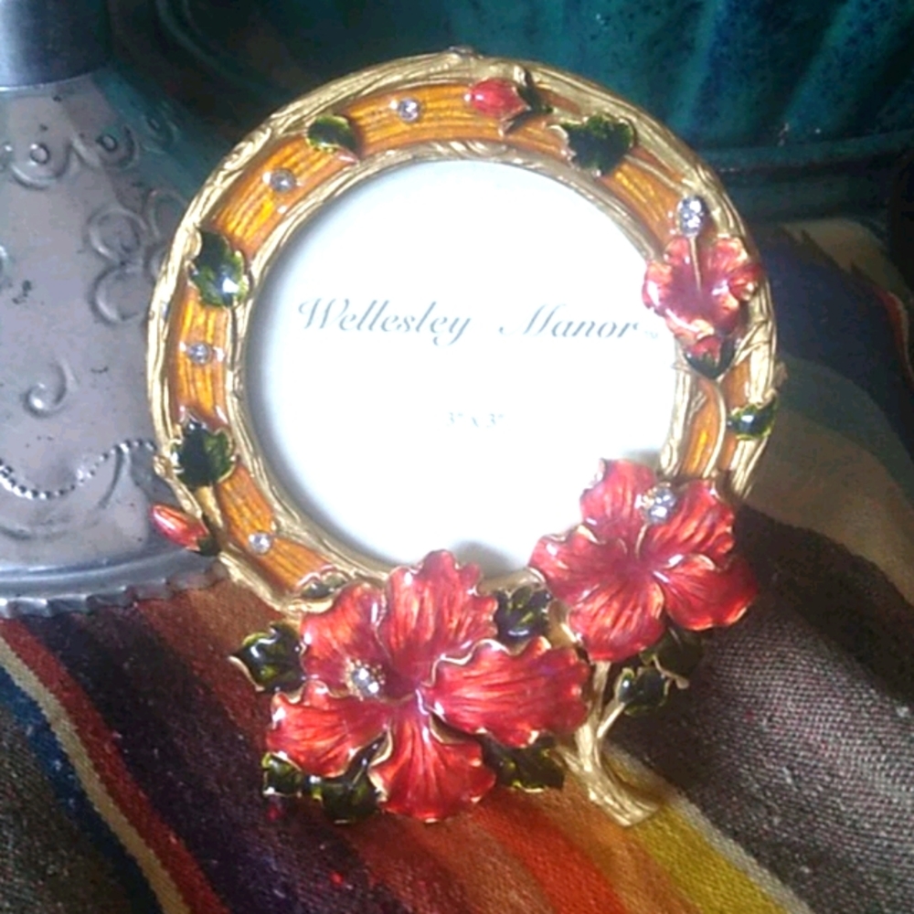 Wellesley Manor Genuine Schwartz. Chrystal's Frame